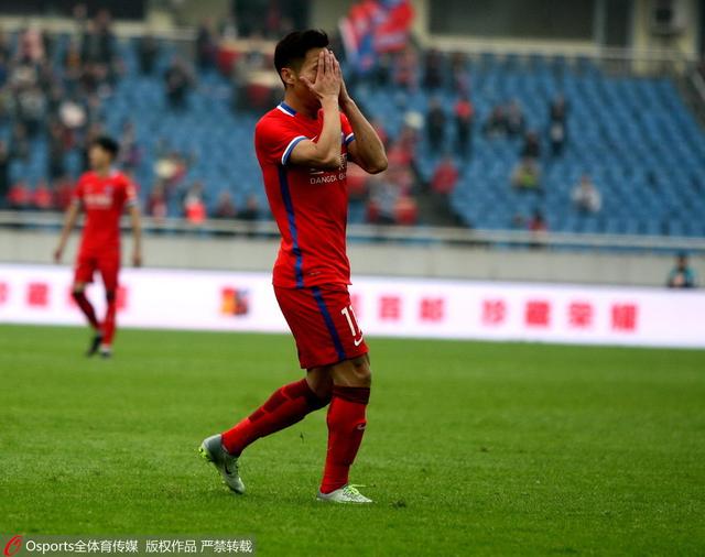 出轨照曝光后，正宫李心洁发声明表示选择原谅老公，但是之后有网友拍到李心洁因老公出轨 黄觉李光洁合拍时尚大片 “老男孩”深沉又调皮 2019-04-11 近日，黄觉和李光洁为《周末画报》拍摄一组时尚大片，尽显成熟魅力。