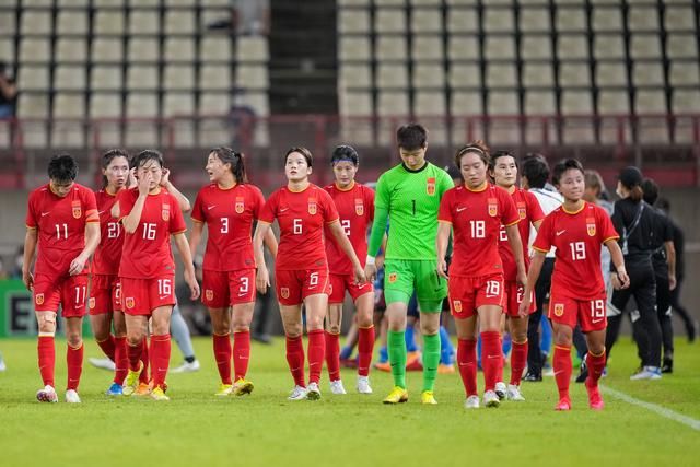 为二人作媒的黎晓灵、张文慈和黎燕珊盛装赴会，曾传不和的「恩师」刘德华则没有出席婚宴。